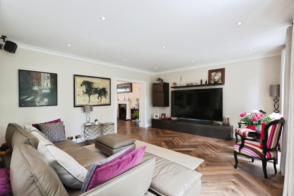 House in Slough, Gerrards Cross - View 4