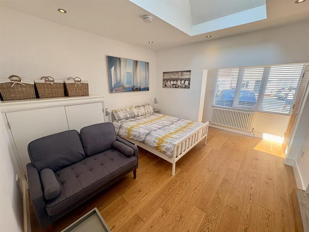 Apartment in Portsmouth, Southsea - View 6