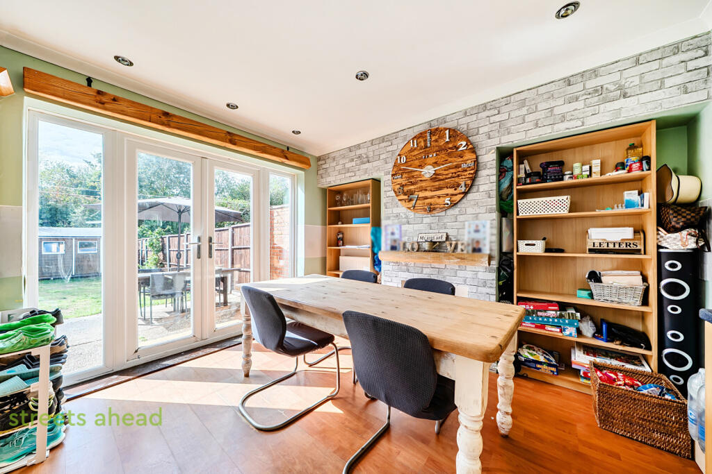 House in Croydon - View 4