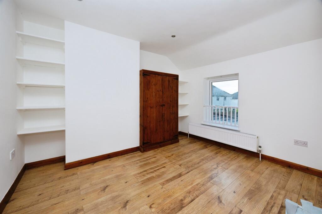 Apartment in Ashford, Kent - More