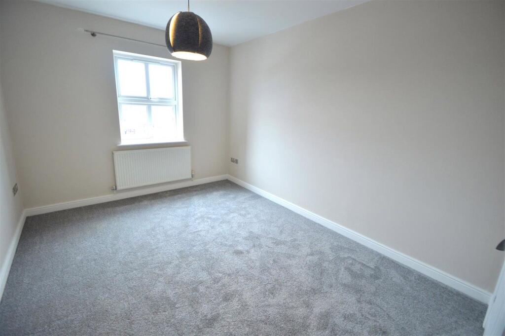 Apartment in Dudley, West Midlands - View 4