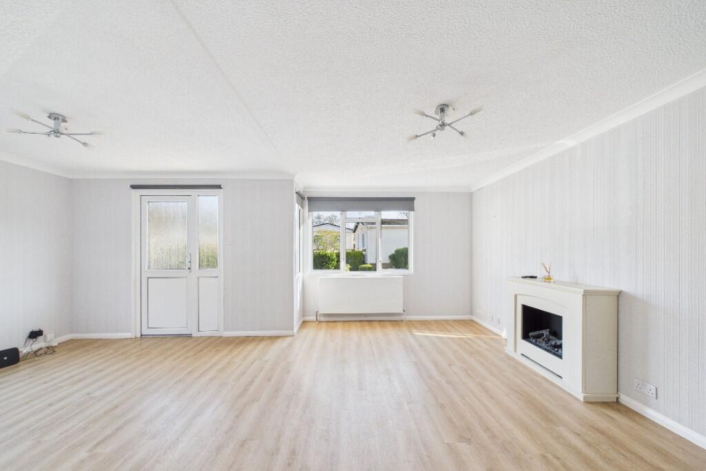 Barn Close, Boxhill Road, KT20 photo 3