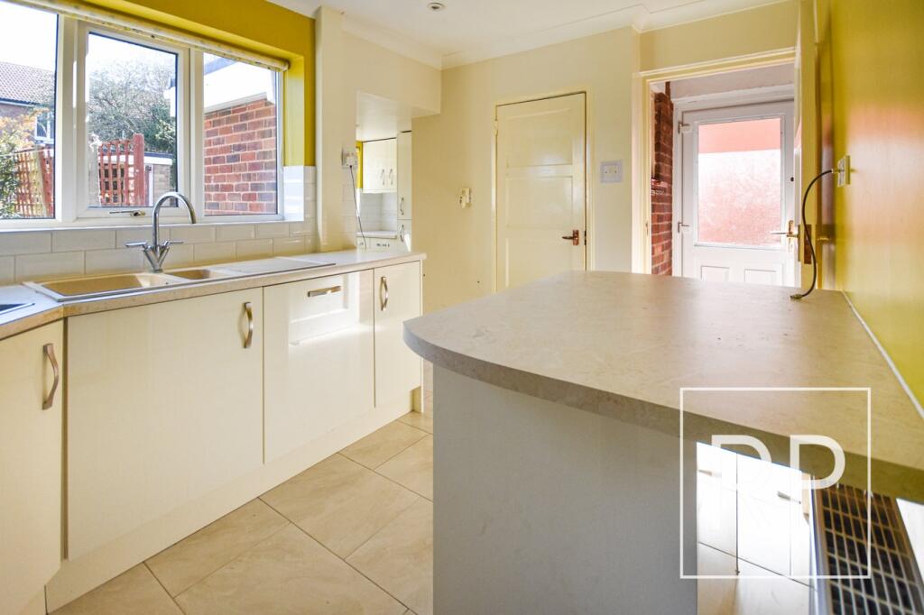 Aldersley Road, Tettenhall, Wolverhampton, WV6 photo 5