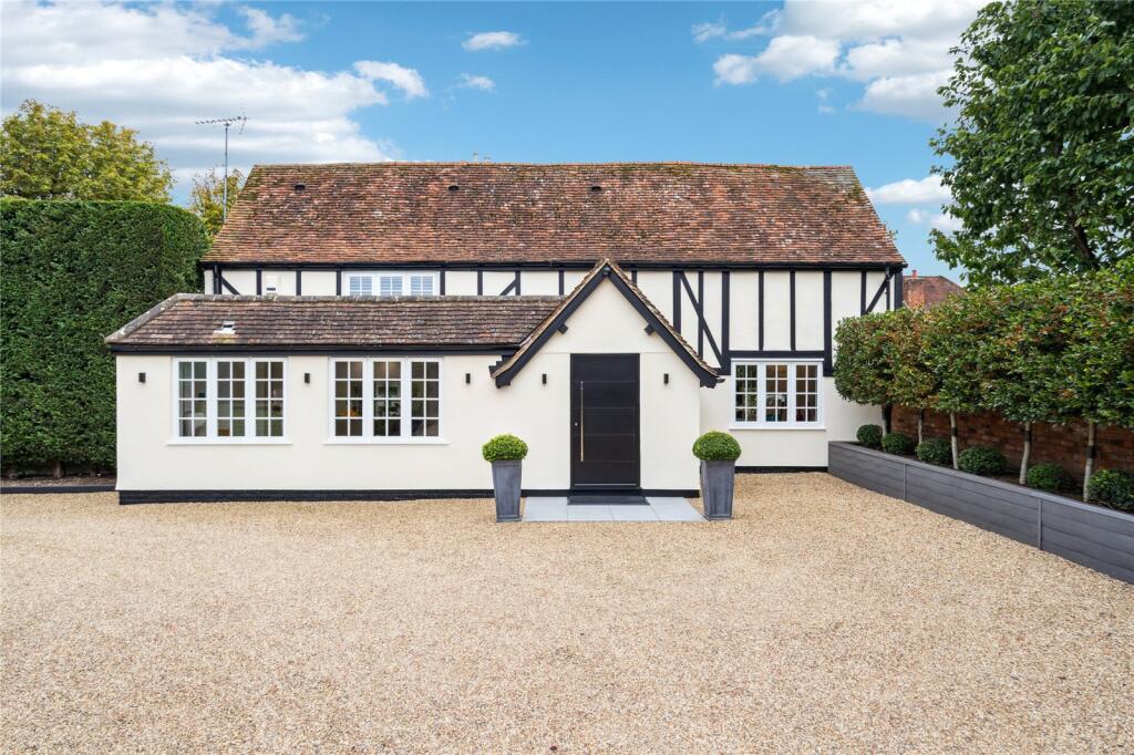 Main image of property: Chipperfield Road, Bovingdon, Hemel Hempstead, Hertfordshire, HP3