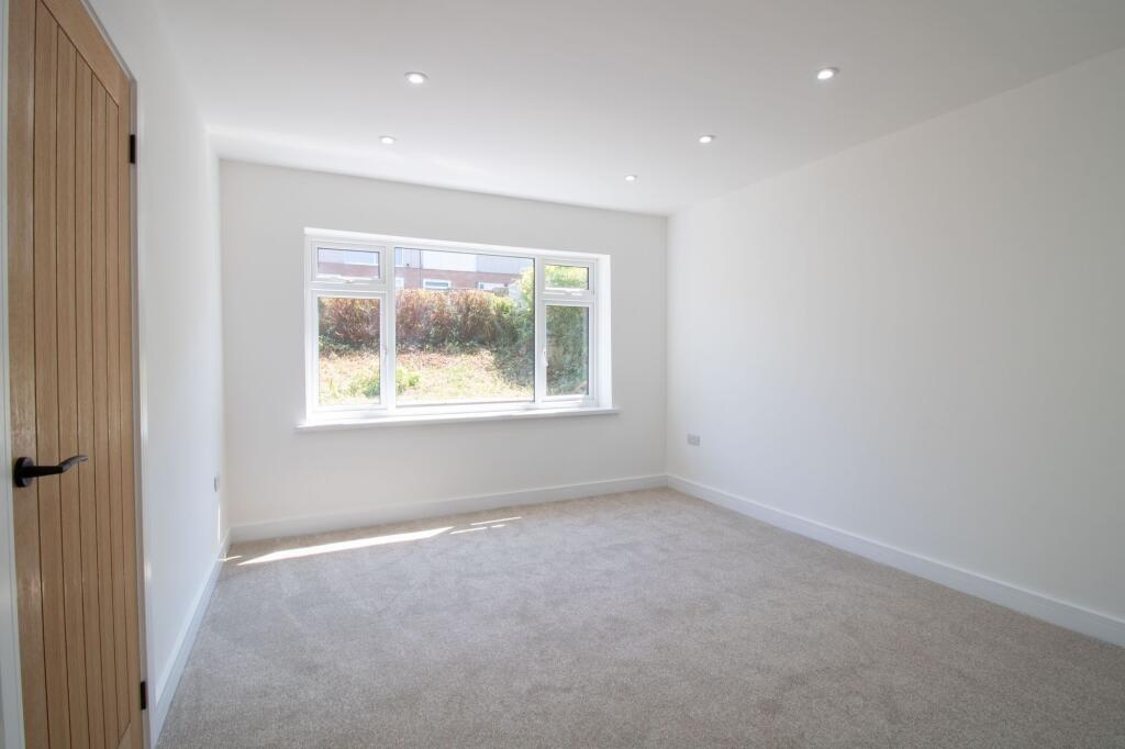 House in Newport, Risca West - More