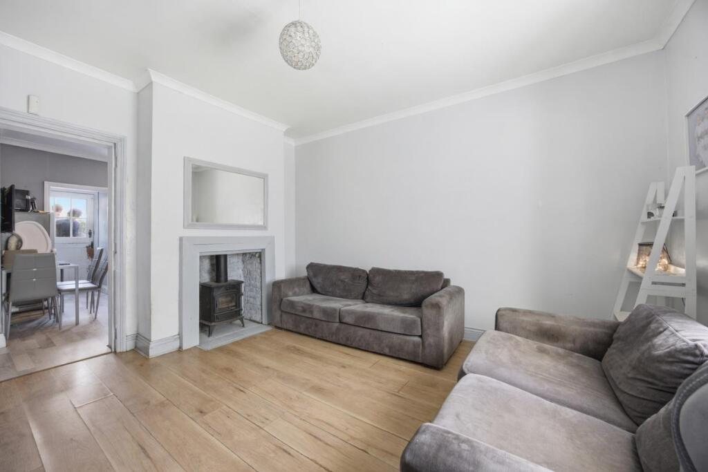 Apartment in Southall - View 5