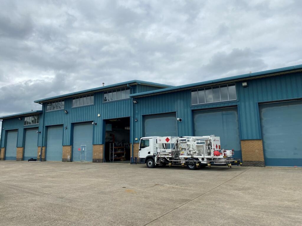 Main image of property: Building 2 Lakeside Industrial Park, Cotswold Dene, Standlake, South East, OX29