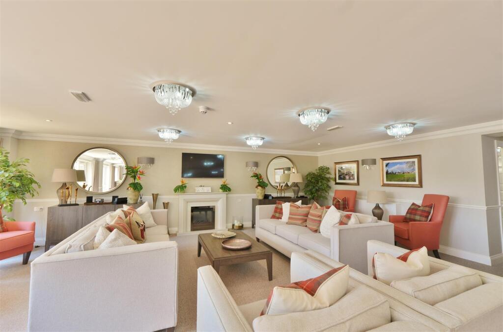 Apartment in Slough - View 5