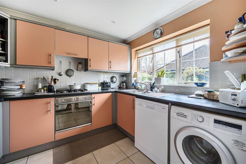 House in Wokingham - View 4