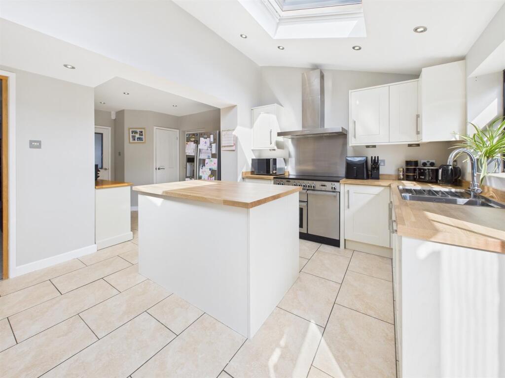House in Gloucester, Gloucestershire - More