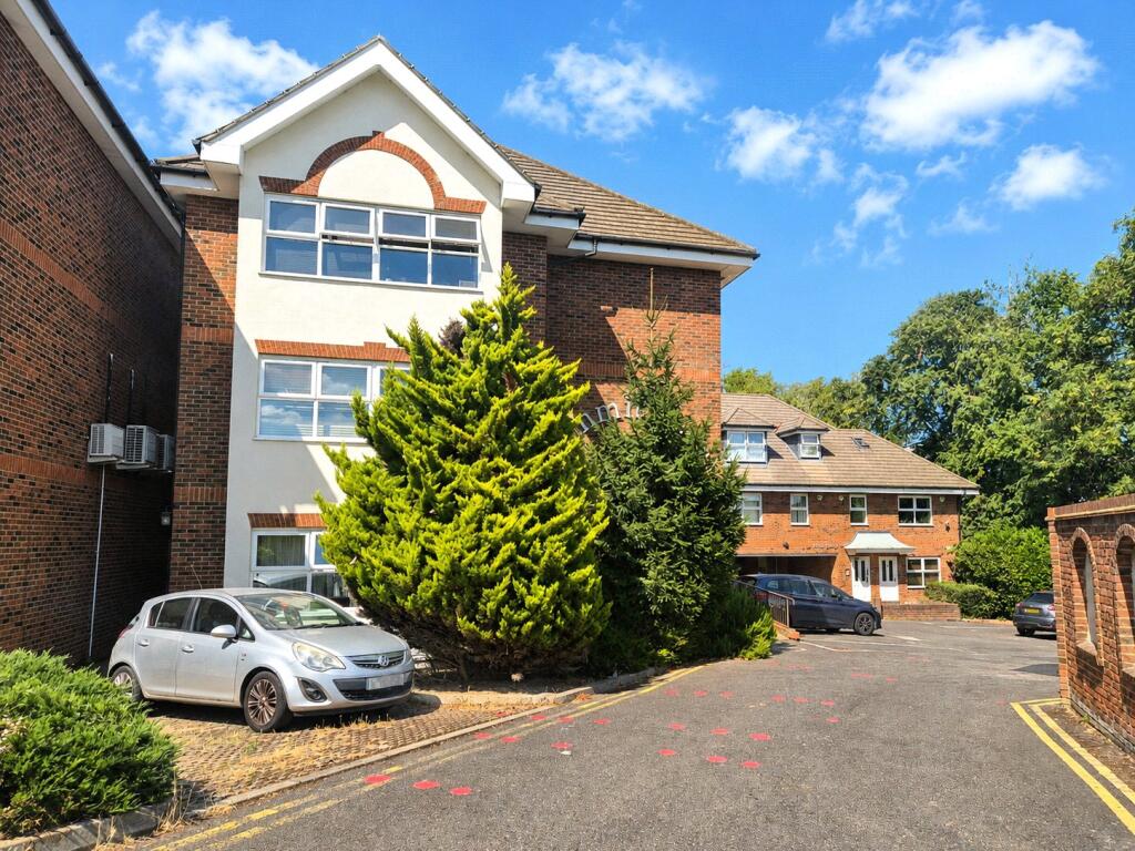 Main image of property: Moon Lane, High Barnet, EN5