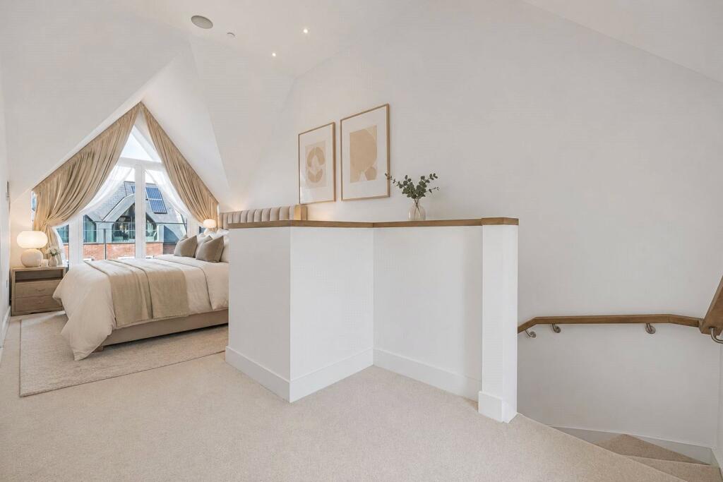House in Twickenham - More