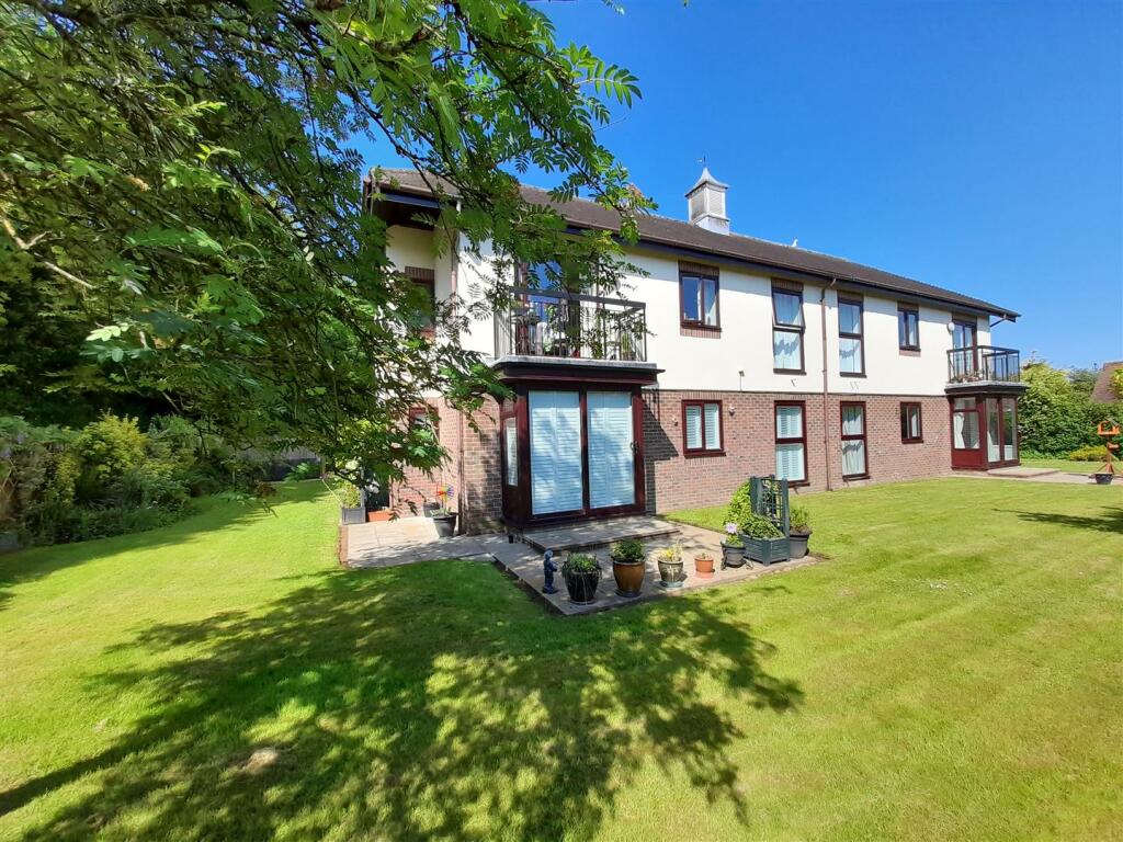 2-bed flat on Barnham Road, Barnham, £235,000