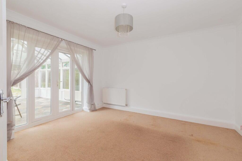 Derwent Drive, Burnham photo 4