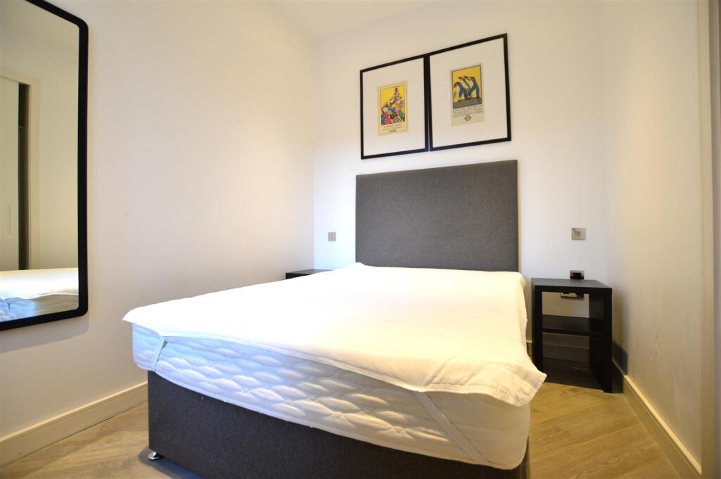 Apartment in Slough - More
