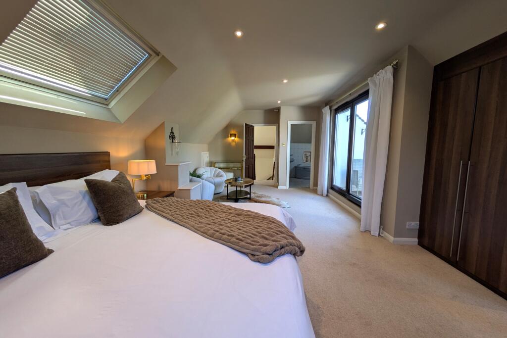 House in Horsham, North Horsham - View 3