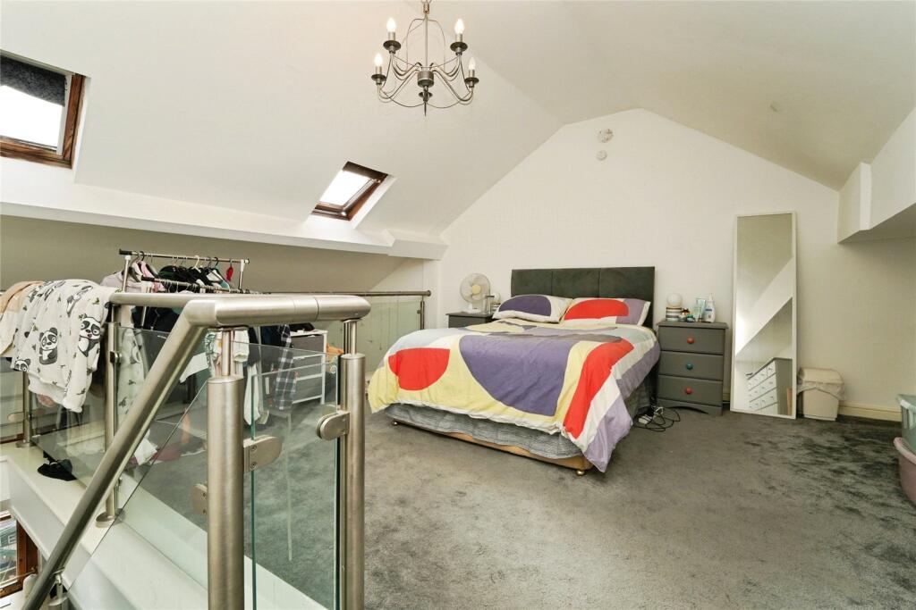 Apartment in Gloucester - More