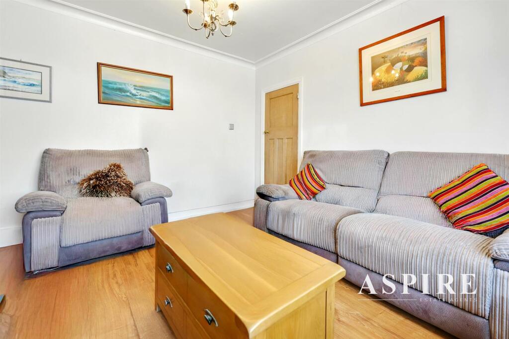 Walker Drive, Leigh-On-Sea photo 4