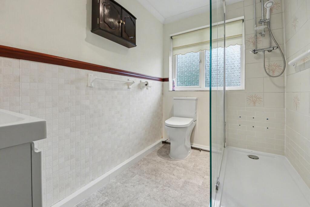 Wheatcroft Drive, Bitterne, SO18 photo 4