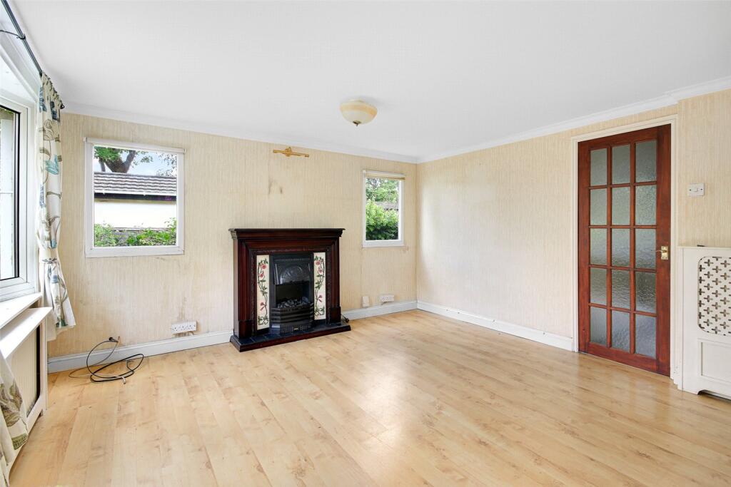 Wellingtonias, Warfield Park, Bracknell, Berkshire, RG42 photo 4