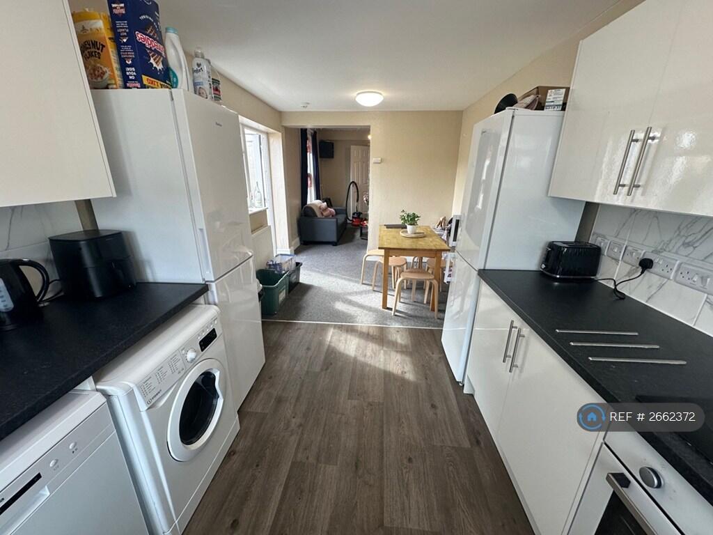 6 bedroom terraced house for rent