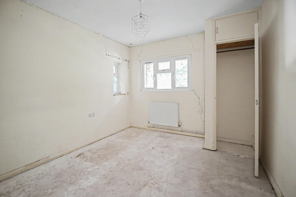 2 Gibbins Lane, Warfield, Bracknell, Berks, RG42 6AP - View 6