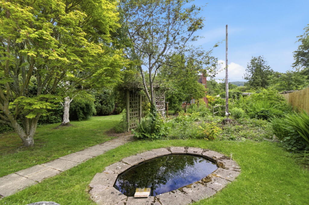House in Worcester - View 4