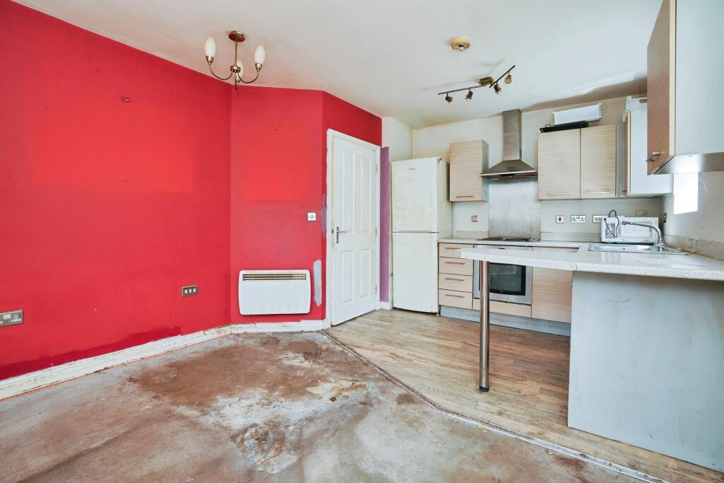 Apartment in Sandwell, West Midlands - View 5