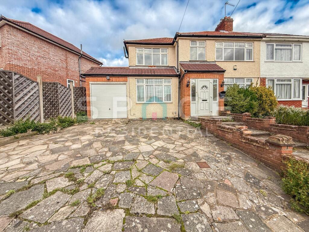 Main image of property: 4 Double Bedroom House in Edgware HA8