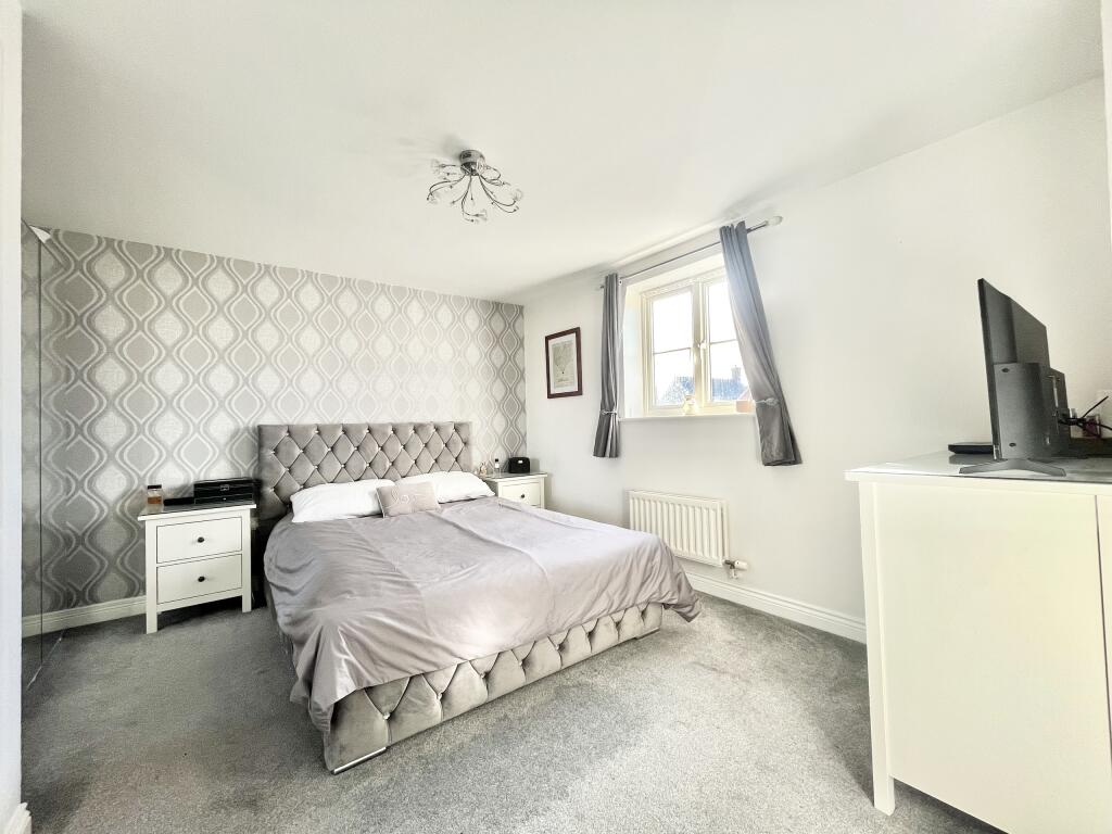 Additional image 11 of Hawks Rise, Yeovil, Somerset - Four Double Bedrooms