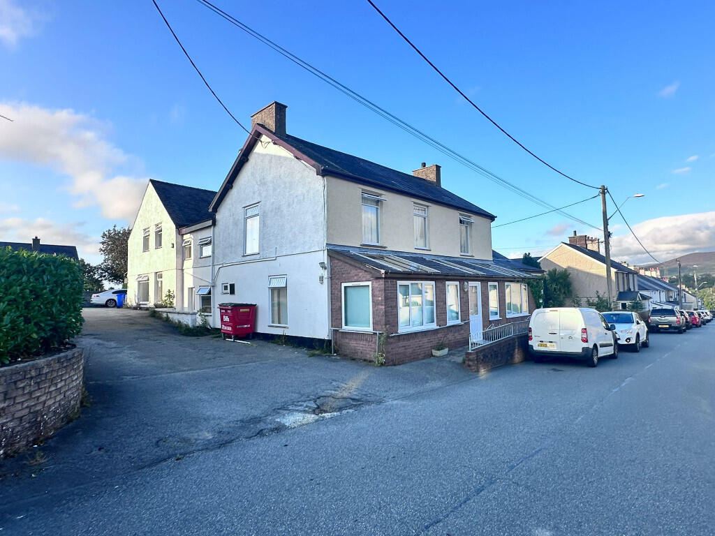 Main image of property: Y Foelas, Station Road, Llanrug, Caernarfon LL55 4BE