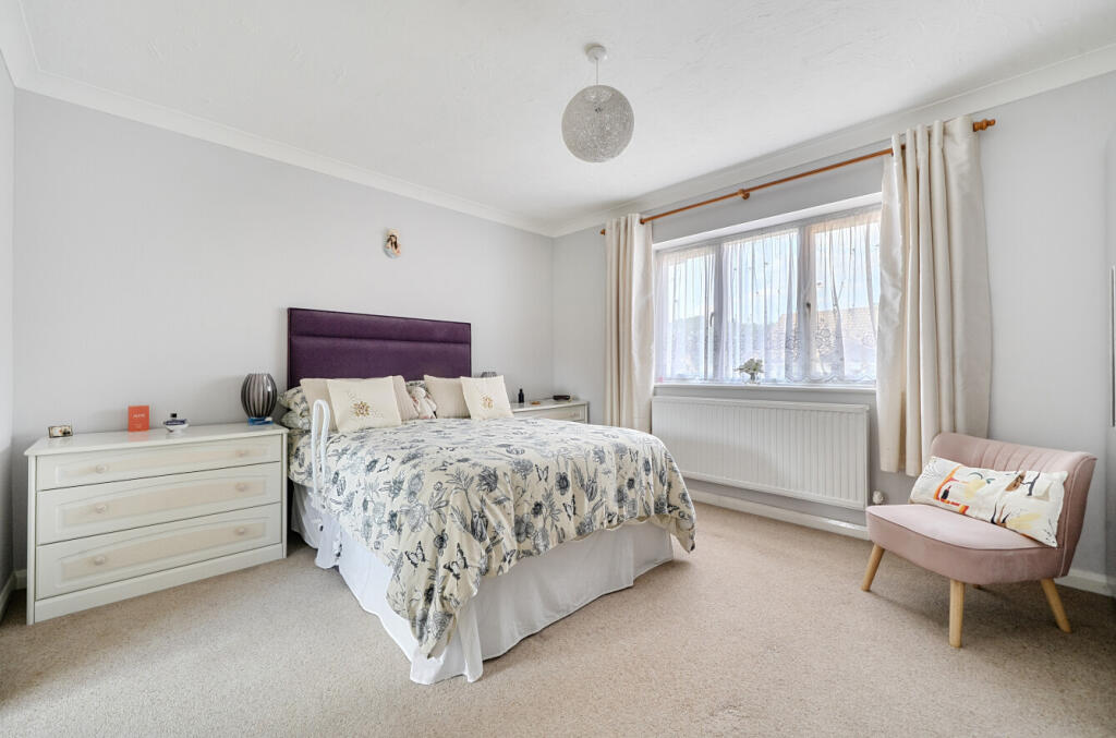 House in Binfield, Temple Park - View 5