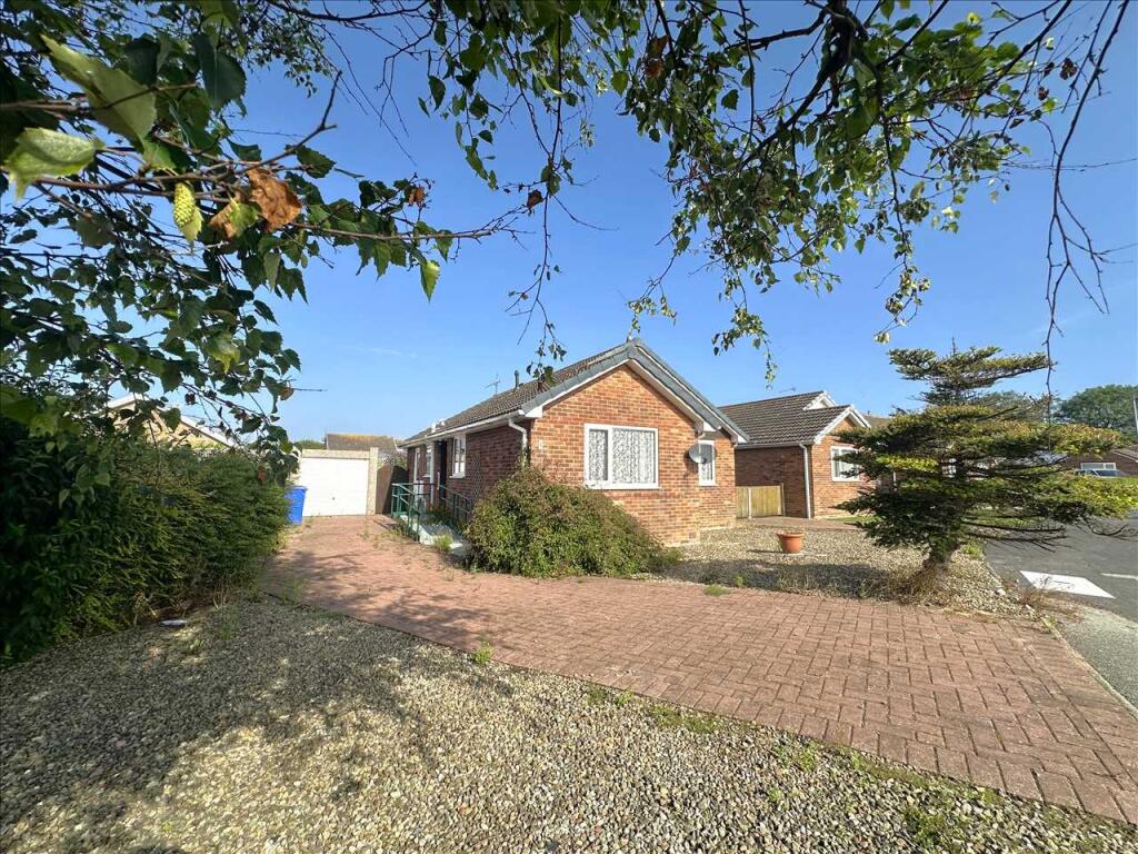 3-bed house on Cedar Grove, Filey, £270,000