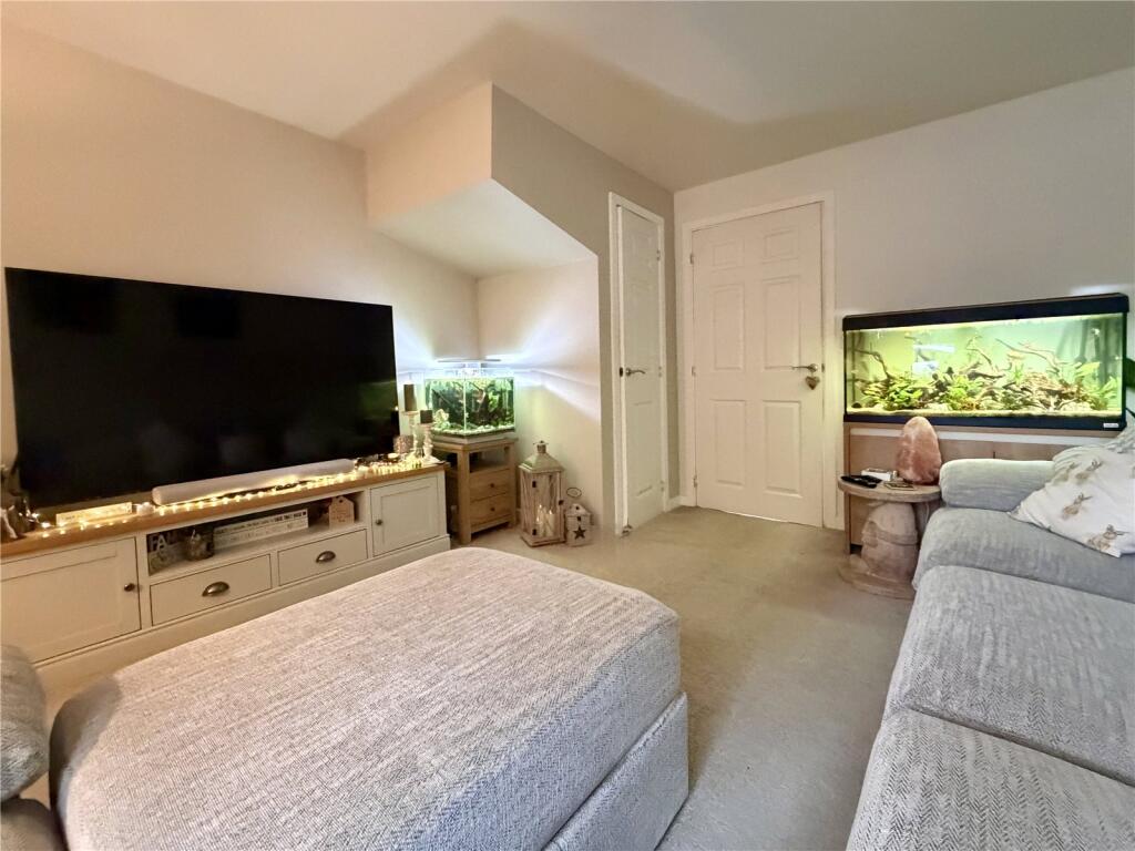 House in Barnsley, Holly Bank Estate, Wombwell - View 5