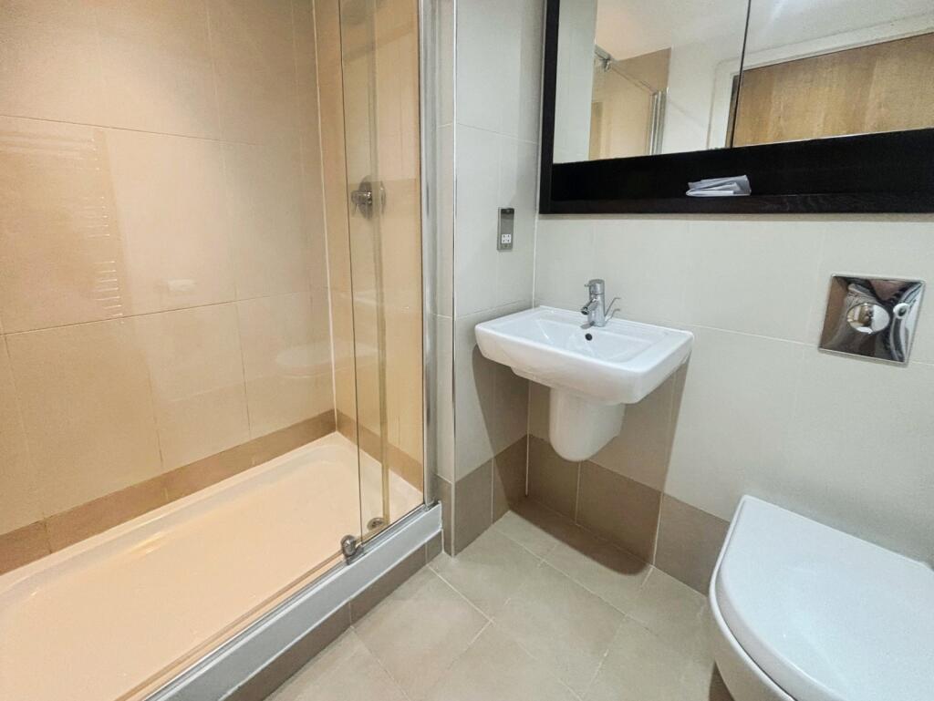 Apartment in Leeds, West Yorkshire - More