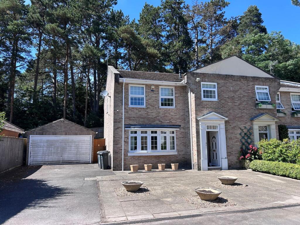 Main image of property: Wychwood Drive, MEYRICK PARK, Bournemouth, BH2