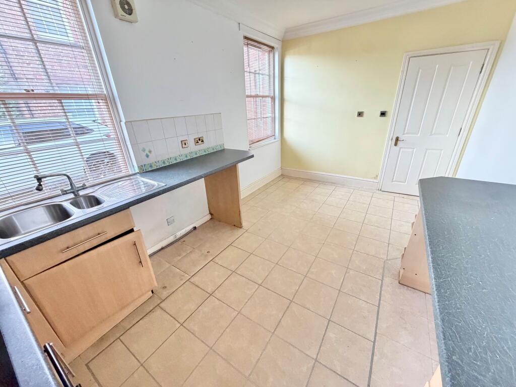 Apartment in Ellesmere Port, Wolverham - More