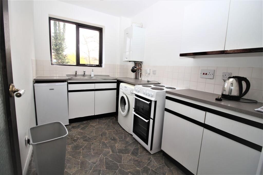 Apartment in Hatfield, Old Hatfield - View 4