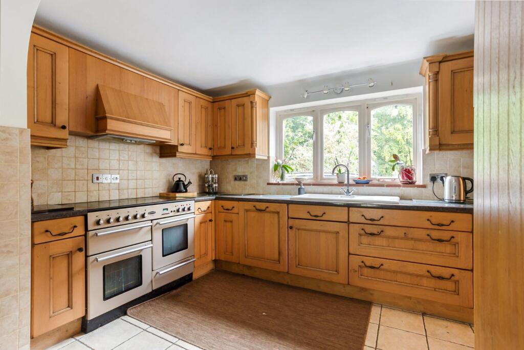 Ashampstead, Reading, Berkshire, RG8 - More