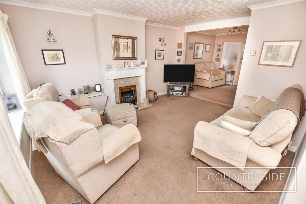 St. Martins Close, Benfleet photo 3