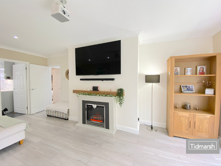 House in South Staffordshire, Oaken, Codsall - More