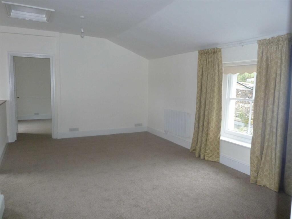 Main image of property: The Flat, Long Drag
