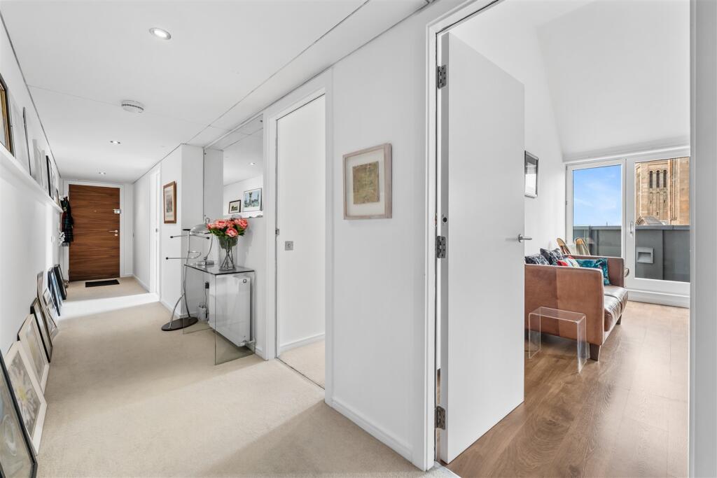 Apartment in Glasgow, Park District - View 2
