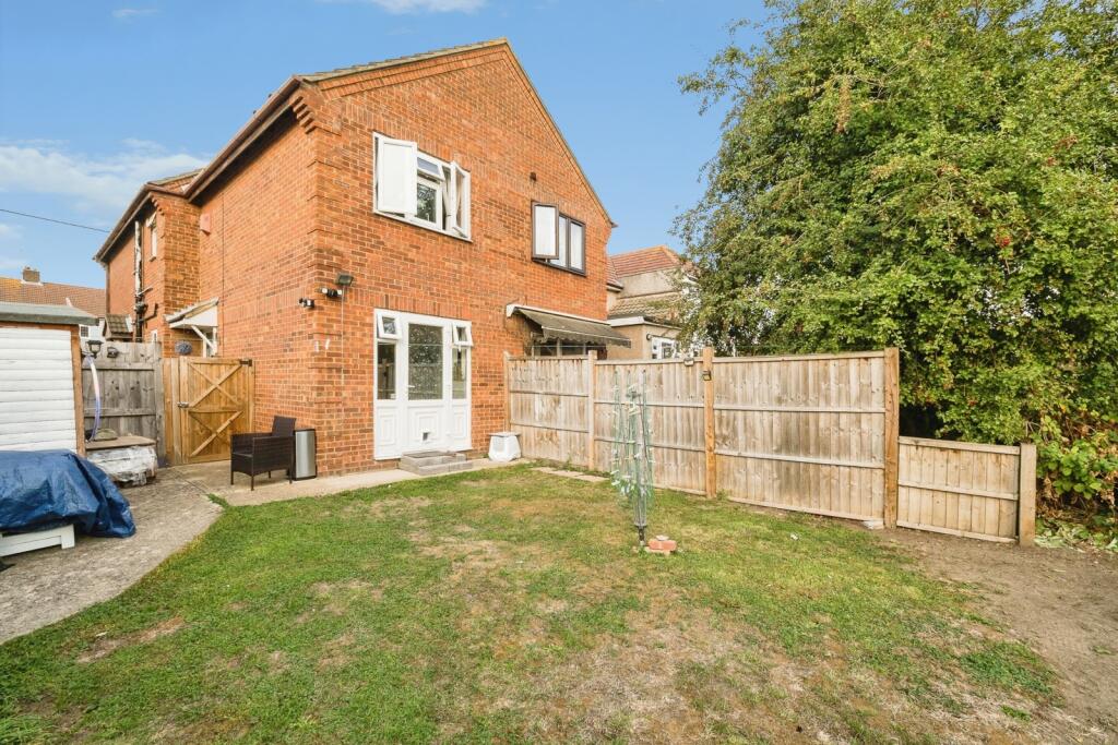 House in Romford - More