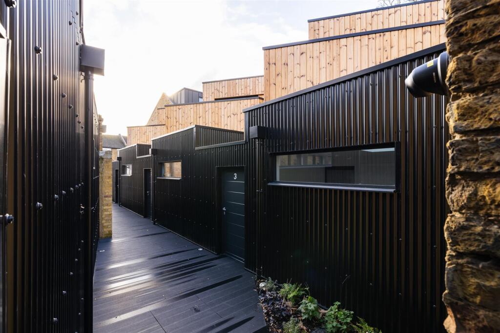 House in London - View 5