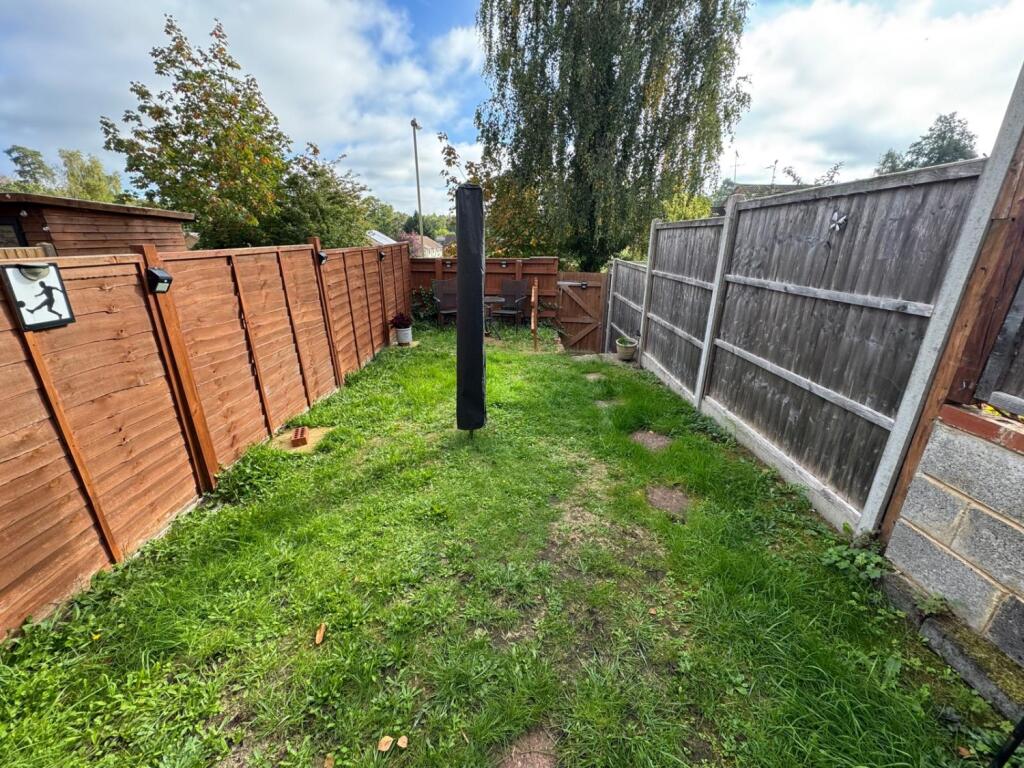 Sutherland Close, Whitehill, GU35 photo 2