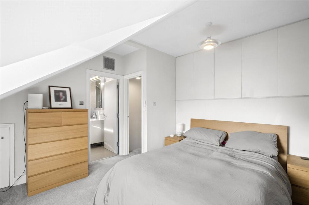 Apartment in London - More