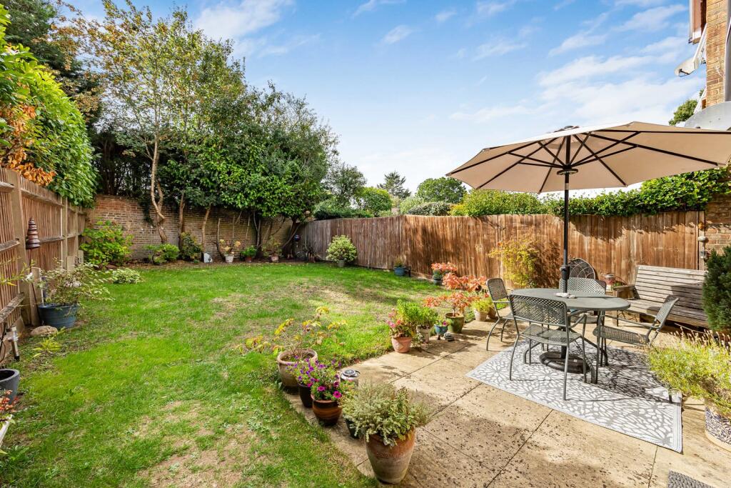 House in Slough - View 5