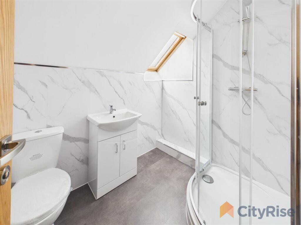 Apartment in Leeds, Troy Hill, Morley - More