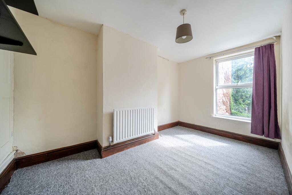 House in Lincoln, Lincolnshire - More